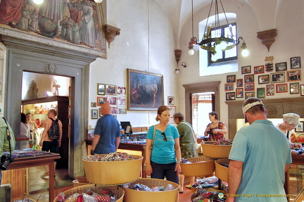 Scuola del Cuoio shop